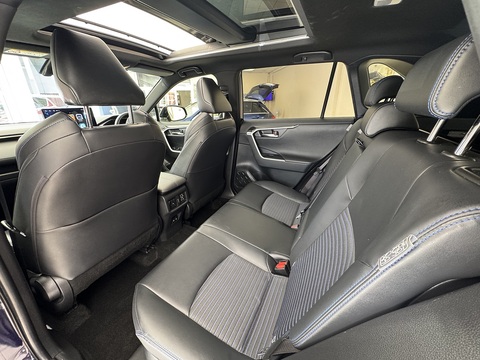 2.5 VVT-h Dynamic SUV 5dr Petrol Hybrid CVT Euro 6 (s/s) (218 ps)