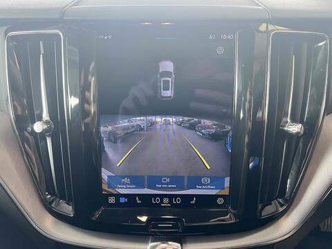 Volvo XC60 2.0 B5 MHEV Momentum SUV 5dr Petrol Hybrid Auto Euro 6 (s/s) (250 ps) - U10194