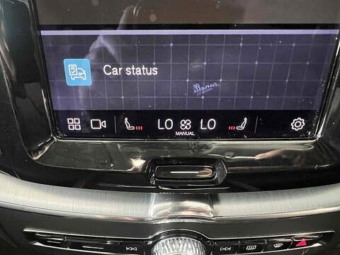 Volvo XC60 2.0 B5 MHEV Momentum SUV 5dr Petrol Hybrid Auto Euro 6 (s/s) (250 ps) - U10194