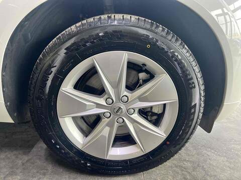 Volvo XC60 2.0 B5 MHEV Momentum SUV 5dr Petrol Hybrid Auto Euro 6 (s/s) (250 ps) - U10194