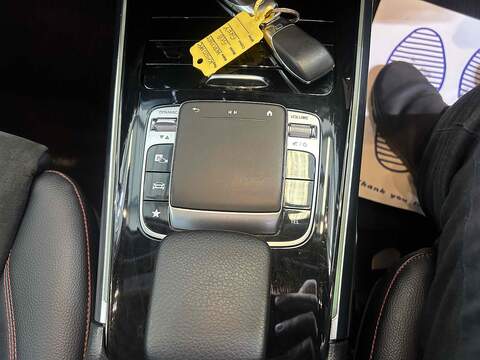 Mercedes-Benz GLB 2.0 GLB220d AMG Line (Premium) SUV 5dr Diesel 8G-DCT 4MATIC Euro 6 (s/s) (5 Seat) (190 ps) - U10229