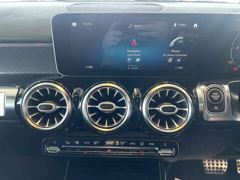 Mercedes-Benz GLB 2.0 GLB220d AMG Line (Premium) SUV 5dr Diesel 8G-DCT 4MATIC Euro 6 (s/s) (5 Seat) (190 ps) - U10229