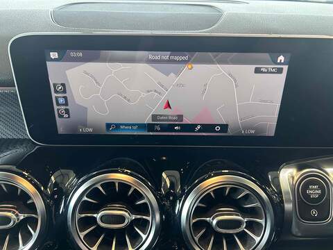 Mercedes-Benz GLB 2.0 GLB220d AMG Line (Premium) SUV 5dr Diesel 8G-DCT 4MATIC Euro 6 (s/s) (5 Seat) (190 ps) - U10229