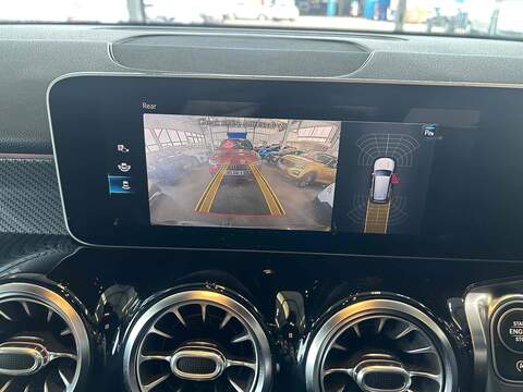 Mercedes-Benz GLB 2.0 GLB220d AMG Line (Premium) SUV 5dr Diesel 8G-DCT 4MATIC Euro 6 (s/s) (5 Seat) (190 ps) - U10229