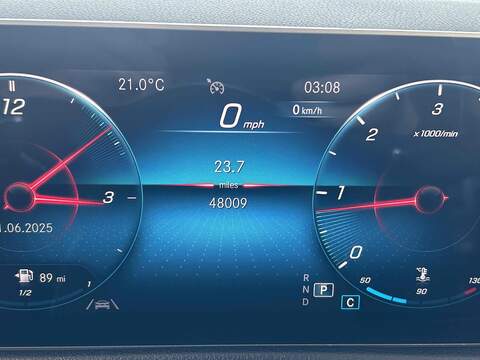 Mercedes-Benz GLB 2.0 GLB220d AMG Line (Premium) SUV 5dr Diesel 8G-DCT 4MATIC Euro 6 (s/s) (5 Seat) (190 ps) - U10229