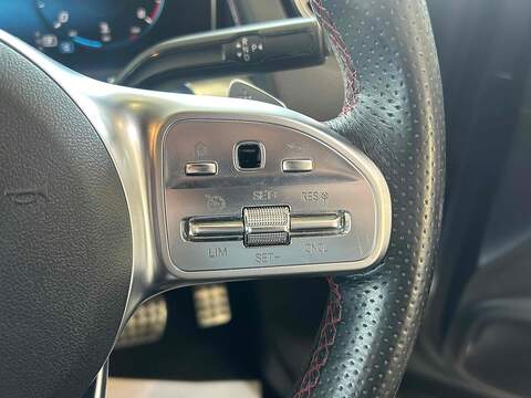 Mercedes-Benz GLB 2.0 GLB220d AMG Line (Premium) SUV 5dr Diesel 8G-DCT 4MATIC Euro 6 (s/s) (5 Seat) (190 ps) - U10229