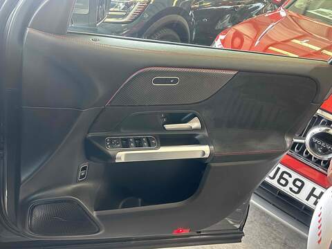 Mercedes-Benz GLB 2.0 GLB220d AMG Line (Premium) SUV 5dr Diesel 8G-DCT 4MATIC Euro 6 (s/s) (5 Seat) (190 ps) - U10229