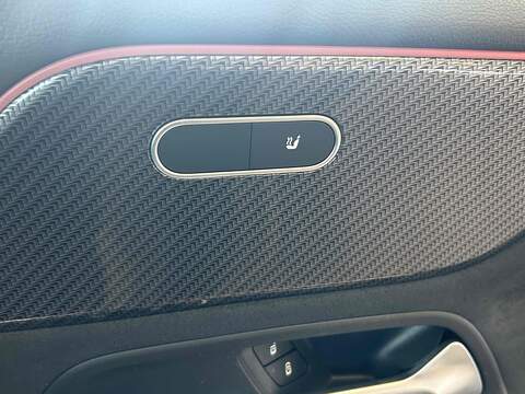 Mercedes-Benz GLB 2.0 GLB220d AMG Line (Premium) SUV 5dr Diesel 8G-DCT 4MATIC Euro 6 (s/s) (5 Seat) (190 ps) - U10229