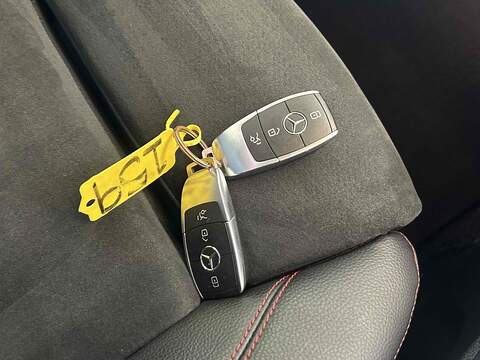 Mercedes-Benz GLB 2.0 GLB220d AMG Line (Premium) SUV 5dr Diesel 8G-DCT 4MATIC Euro 6 (s/s) (5 Seat) (190 ps) - U10229