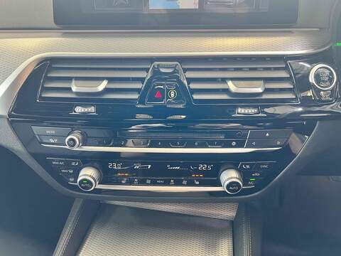 BMW 5 Series 2.0 520d M Sport Touring 5dr Diesel Auto Euro 6 (s/s) (190 ps) - U10230