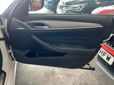 BMW 5 Series 2.0 520d M Sport Touring 5dr Diesel Auto Euro 6 (s/s) (190 ps) - U10230