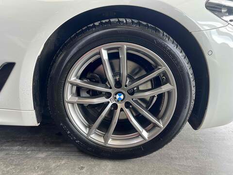 BMW 5 Series 2.0 520d M Sport Touring 5dr Diesel Auto Euro 6 (s/s) (190 ps) - U10230