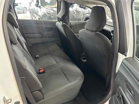 Dacia Jogger 1.0 TCe Essential MPV 5dr Petrol Manual Euro 6 (s/s) (110 ps) - U10264