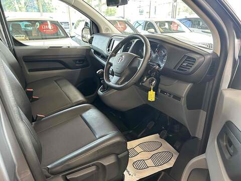 Vauxhall Vivaro 1.5 Turbo D 2900 Dynamic Panel Van 6dr Diesel Manual L2 H1 Euro 6 (s/s) (100 ps) - U10268
