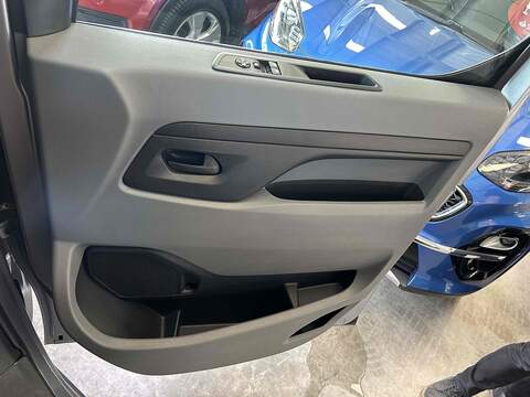 Vauxhall Vivaro 1.5 Turbo D 2900 Dynamic Panel Van 6dr Diesel Manual L2 H1 Euro 6 (s/s) (100 ps) - U10268