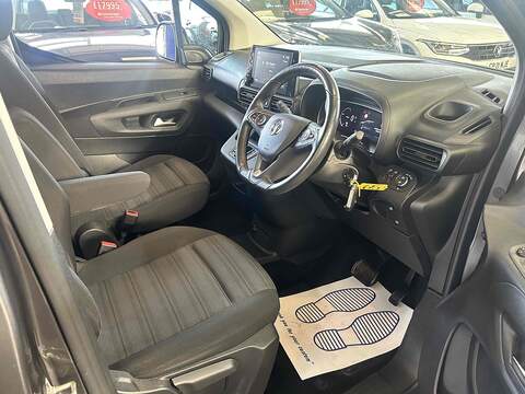 Vauxhall Combo Life Electric 50kWh SE MPV 5dr Electric Auto (5 Seat, 7.4kW Charger) (136 ps) - U10279