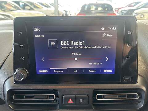 Vauxhall Combo Life Electric 50kWh SE MPV 5dr Electric Auto (5 Seat, 7.4kW Charger) (136 ps) - U10279