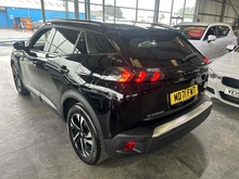 Peugeot E-2008 GT - Thumb 4