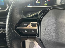 Peugeot E-2008 GT - Thumb 17