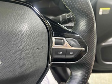 Peugeot E-2008 GT - Thumb 18
