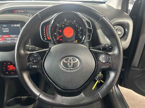 Toyota AYGO 1.0 VVT-i x-trend Hatchback 5dr Petrol Manual Euro 6 (71 ps) - U10363