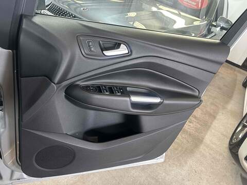 Ford Kuga 2.0 TDCi EcoBlue ST-Line SUV 5dr Diesel Manual Euro 6 (s/s) (150 ps) - U10364