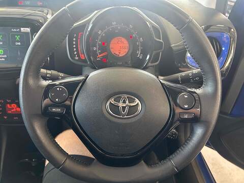 Toyota AYGO 1.0 VVT-i x-clusiv Hatchback 5dr Petrol Manual Euro 6 (71 ps) - U10371