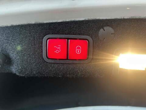 Mercedes-Benz C Class 2.0 C300d AMG Line (Premium Plus) Saloon 4dr Diesel G-Tronic+ Euro 6 (s/s) (245 ps) - U10393