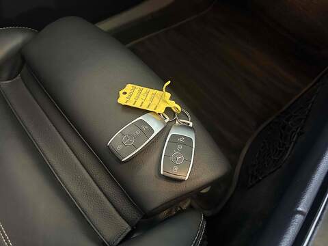 Mercedes-Benz C Class 2.0 C300d AMG Line (Premium Plus) Saloon 4dr Diesel G-Tronic+ Euro 6 (s/s) (245 ps) - U10393