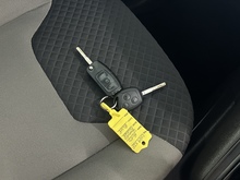 Ford Tourneo Courier TDCi Zetec - Thumb 17