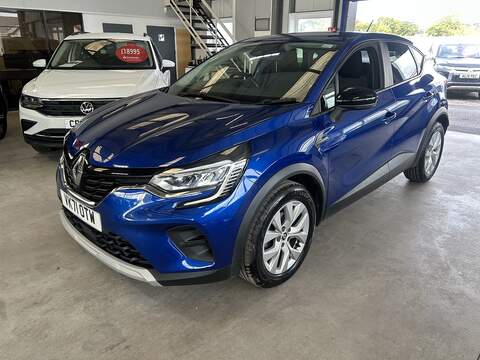 Renault Captur 1.3 TCe Iconic SUV 5dr Petrol Manual Euro 6 (s/s) (140 ps) - U10498