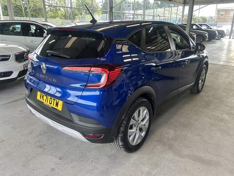 Renault Captur 1.3 TCe Iconic SUV 5dr Petrol Manual Euro 6 (s/s) (140 ps) - U10498