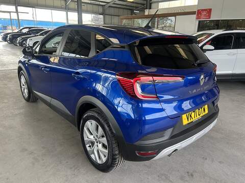Renault Captur 1.3 TCe Iconic SUV 5dr Petrol Manual Euro 6 (s/s) (140 ps) - U10498