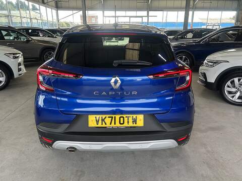 Renault Captur 1.3 TCe Iconic SUV 5dr Petrol Manual Euro 6 (s/s) (140 ps) - U10498