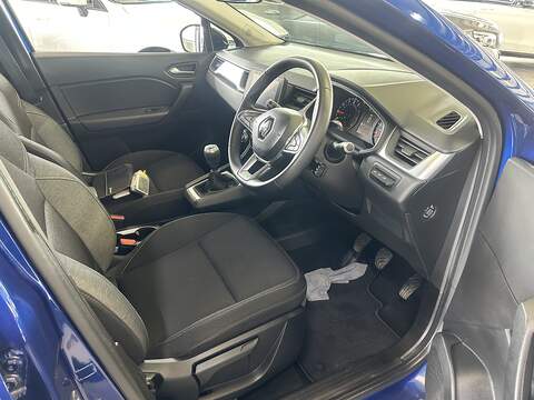 Renault Captur 1.3 TCe Iconic SUV 5dr Petrol Manual Euro 6 (s/s) (140 ps) - U10498