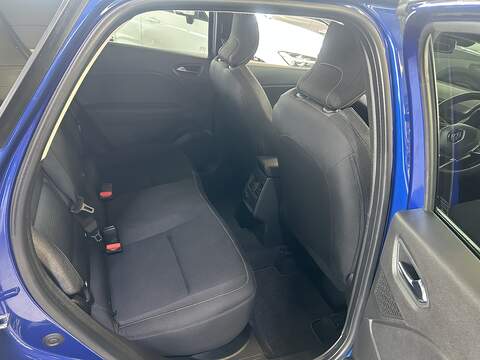 Renault Captur 1.3 TCe Iconic SUV 5dr Petrol Manual Euro 6 (s/s) (140 ps) - U10498