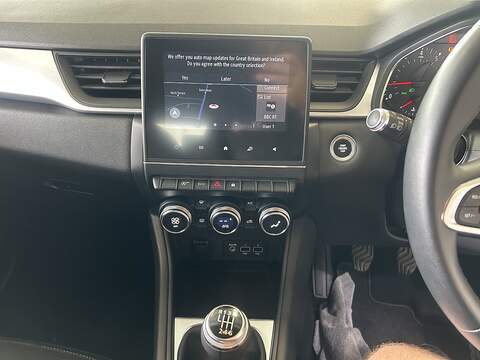 Renault Captur 1.3 TCe Iconic SUV 5dr Petrol Manual Euro 6 (s/s) (140 ps) - U10498