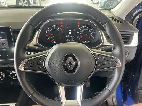 Renault Captur 1.3 TCe Iconic SUV 5dr Petrol Manual Euro 6 (s/s) (140 ps) - U10498