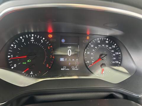 Renault Captur 1.3 TCe Iconic SUV 5dr Petrol Manual Euro 6 (s/s) (140 ps) - U10498