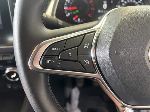 Renault Captur 1.3 TCe Iconic SUV 5dr Petrol Manual Euro 6 (s/s) (140 ps) - U10498