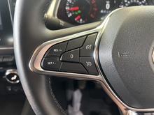 Renault Captur TCe Iconic - Thumb 15