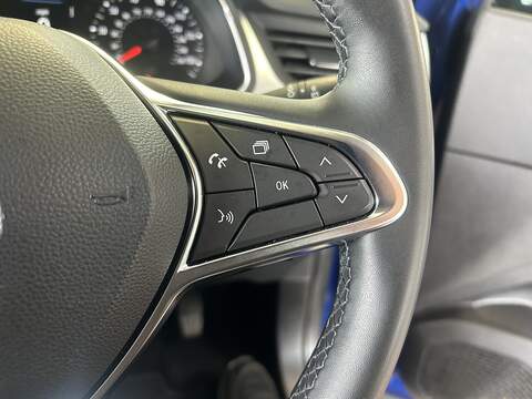 Renault Captur 1.3 TCe Iconic SUV 5dr Petrol Manual Euro 6 (s/s) (140 ps) - U10498