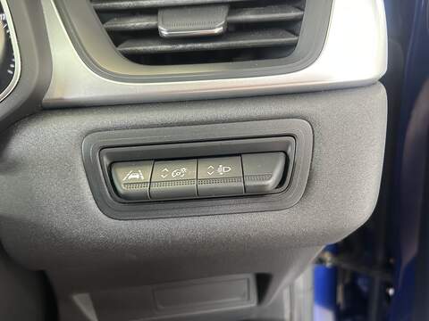 Renault Captur 1.3 TCe Iconic SUV 5dr Petrol Manual Euro 6 (s/s) (140 ps) - U10498