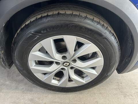 Renault Captur 1.3 TCe Iconic SUV 5dr Petrol Manual Euro 6 (s/s) (140 ps) - U10498