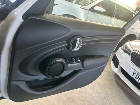 MINI Hatch 1.5 Cooper Sport Hatchback 5dr Petrol Manual Euro 6 (s/s) (136 ps) - U10504