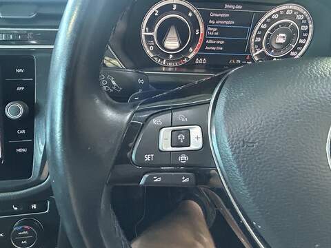 Volkswagen Tiguan 2.0 TDI SEL SUV 5dr Diesel DSG 4Motion Euro 6 (s/s) (190 ps) - U10509