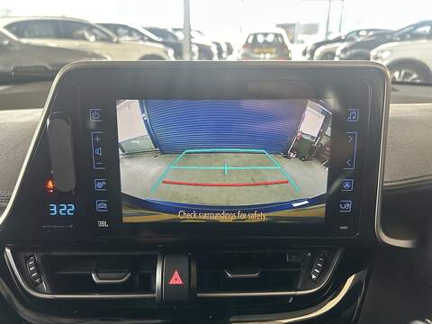 Toyota C-HR 1.8 VVT-h Dynamic SUV 5dr Petrol Hybrid CVT Euro 6 (s/s) (122 ps) - U10514