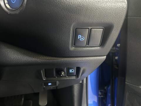 Toyota C-HR 1.8 VVT-h Dynamic SUV 5dr Petrol Hybrid CVT Euro 6 (s/s) (122 ps) - U10514