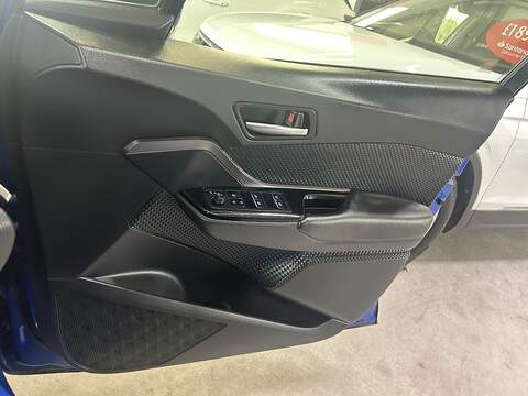 Toyota C-HR 1.8 VVT-h Dynamic SUV 5dr Petrol Hybrid CVT Euro 6 (s/s) (122 ps) - U10514