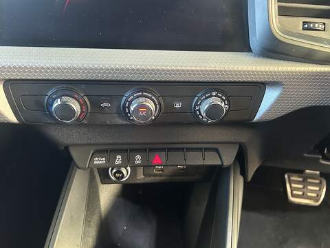 Audi A1 2.0 TFSI 40 S line Competition Sportback 5dr Petrol S Tronic Euro 6 (s/s) (200 ps) - U10519